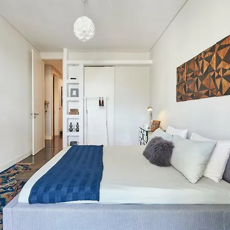 Elegant With Bridge View Apartment *