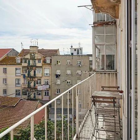 Apartment Elegant With Bridge View