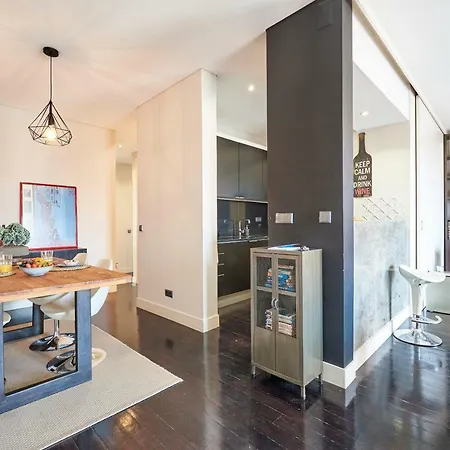 Elegant With Bridge View Apartment Lissabon