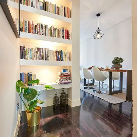 Elegant With Bridge View Apartment